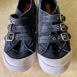 Rocket Dog Womens Canvas Buckle Sneakers Size 8 ⭐️